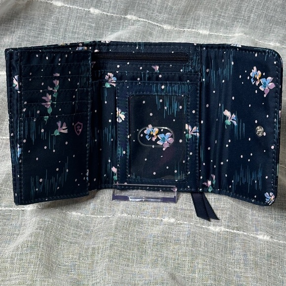 Vera Bradley Navy Garden Design RFID Riley Compact Wallet Designer NWOT - Picture 8 of 16
